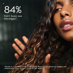 Textura cremosa de Aveda fortalece y repara el cabello con plantas.