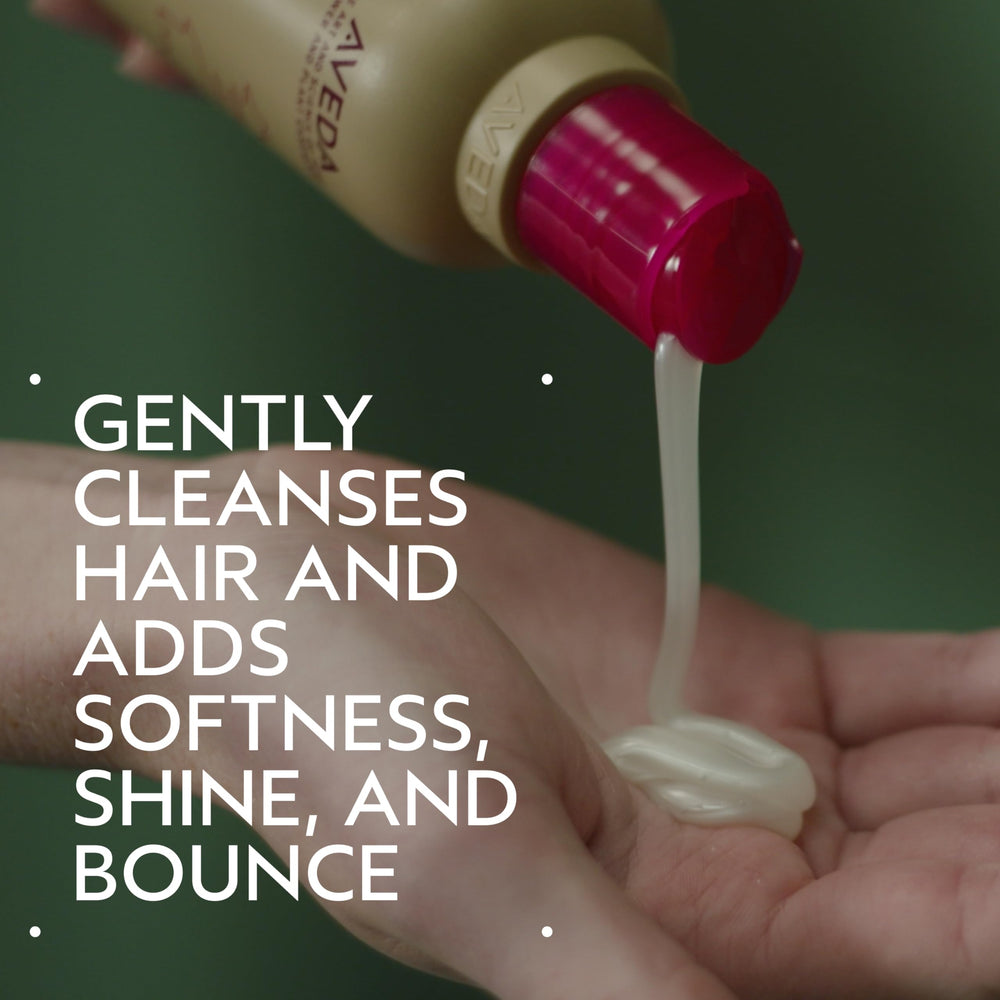 Aveda Aceites esenciales de cerezo y almendra: promueven suavidad y brillo.