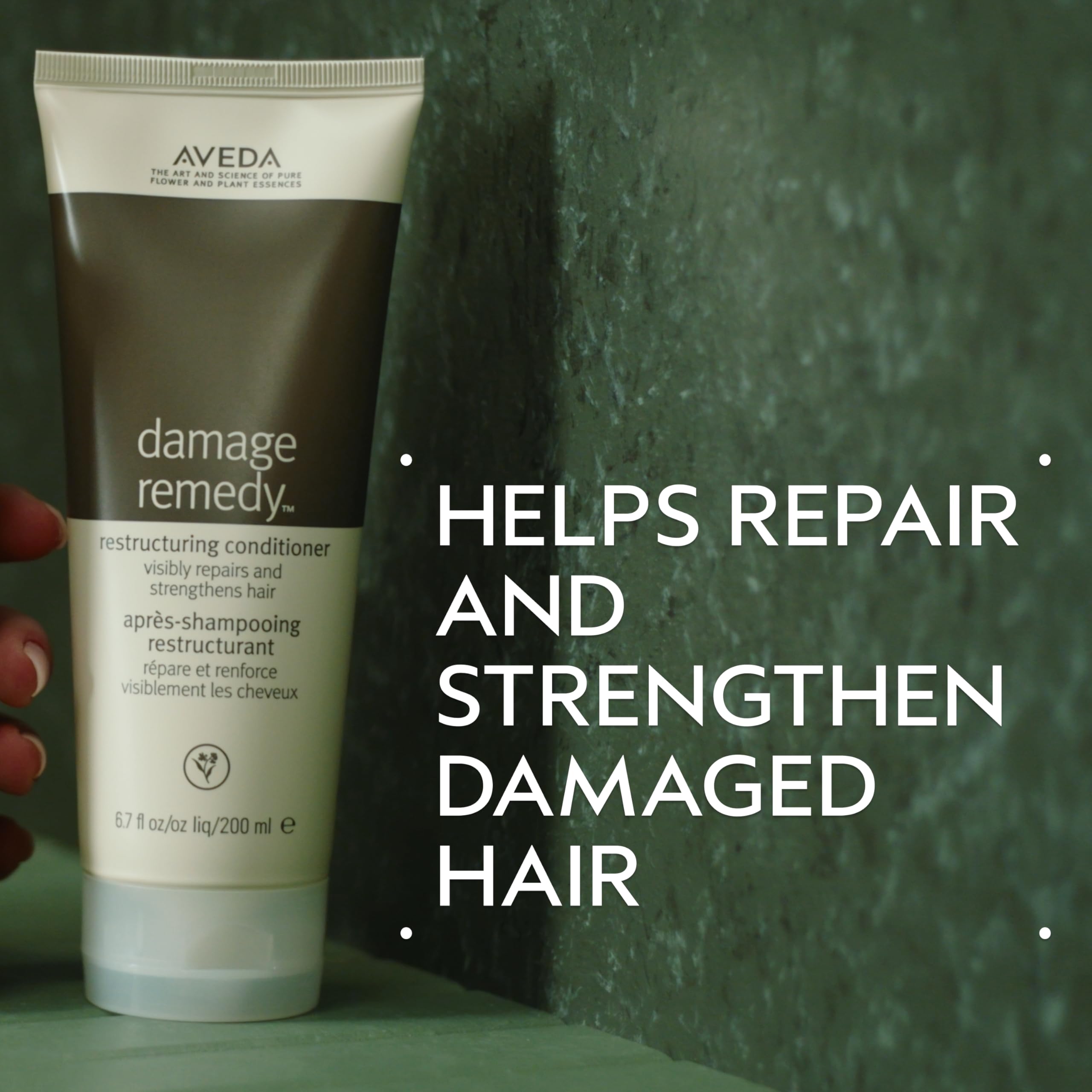 Aveda Damage Remedy conditioner detangling action reduces daily hair breakage.