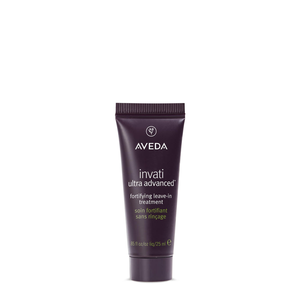 Aveda Invati Ultra Advanced, botella vertida, muestra aplicación suave para cabello fino.