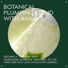 Aplicación de Aveda Invati Ultra Advanced Engrosante en cabello húmedo para desenredar.