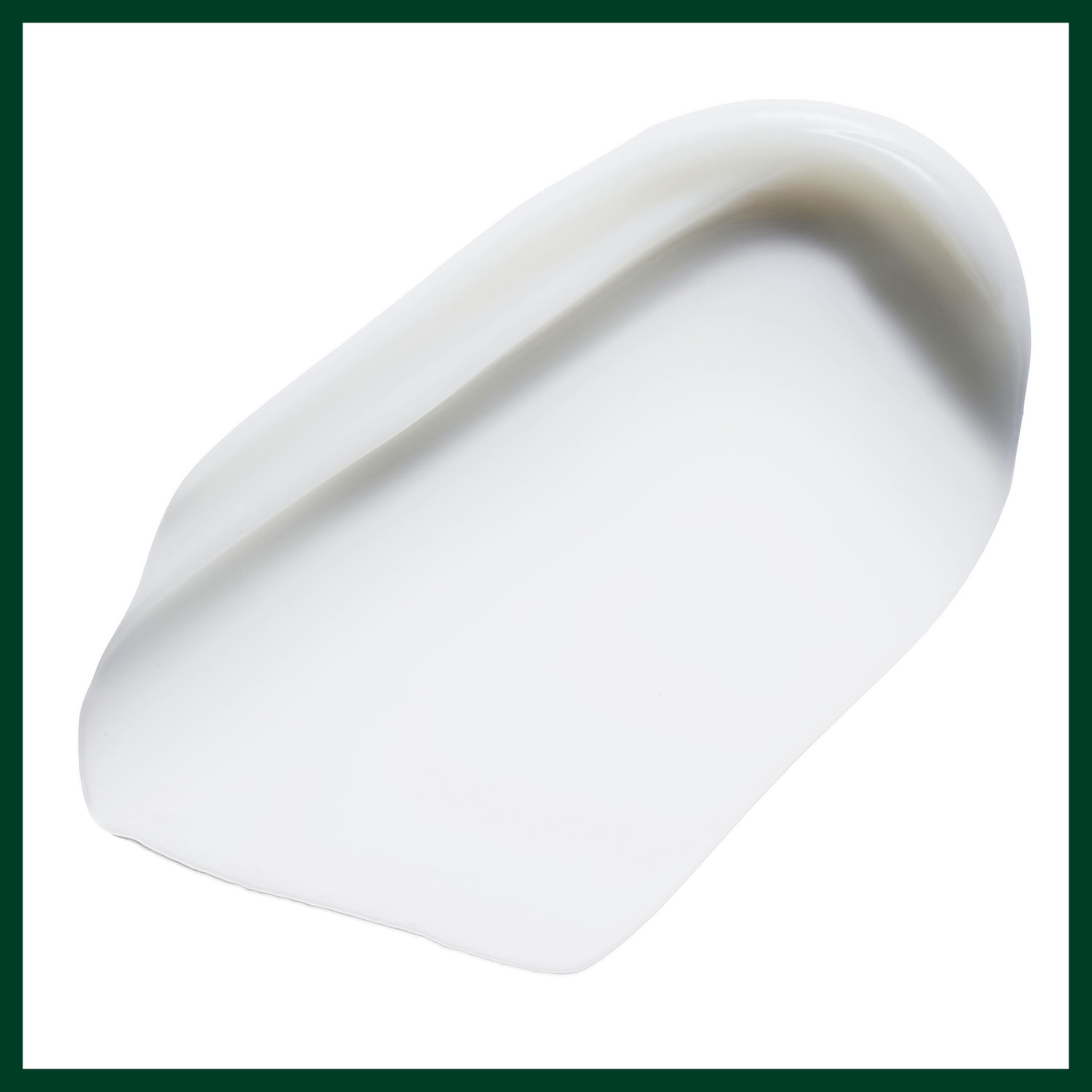 Frasco moderno y ergonómico de Aveda Smooth Infusion para uso cómodo.