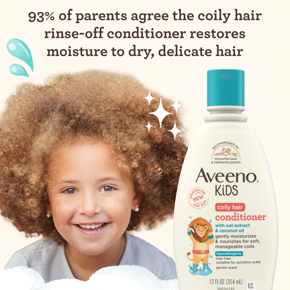 Textura cremosa del acondicionador Aveeno Kids para rizos definidos y manejables.