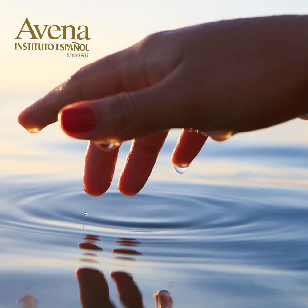 Avena Instituto Espanol Shower Gel with visible oat based formula for nourishment.