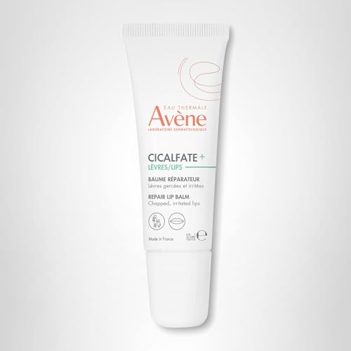 Restorative lip cream nourishes and protects the lip barrier.