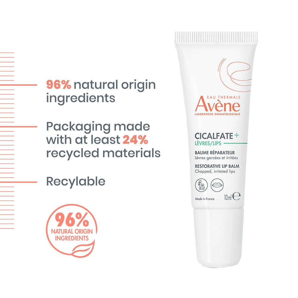Smooth application on dry lips with a transparent finish.