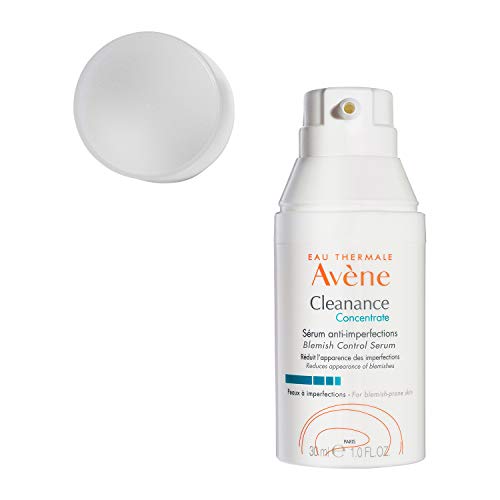 Avène Cleanance Concentrate airless pump closeup demonstrates precise dosing.