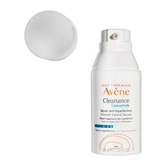 Avène Cleanance Concentrate airless pump closeup demonstrates precise dosing.