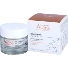 Avène Hyaluron Activ B3 Cream application close-up shows smooth, even skin hydration.