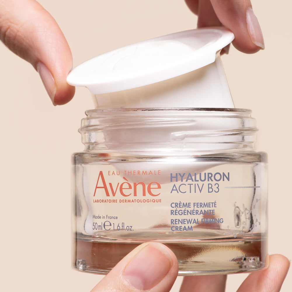 Avène Hyaluron Activ B3 cream applied to the cheek for a hydrated, plump look.