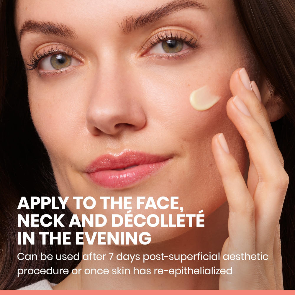 Night routine with Avène Retrinal 0.1% beside the bed.