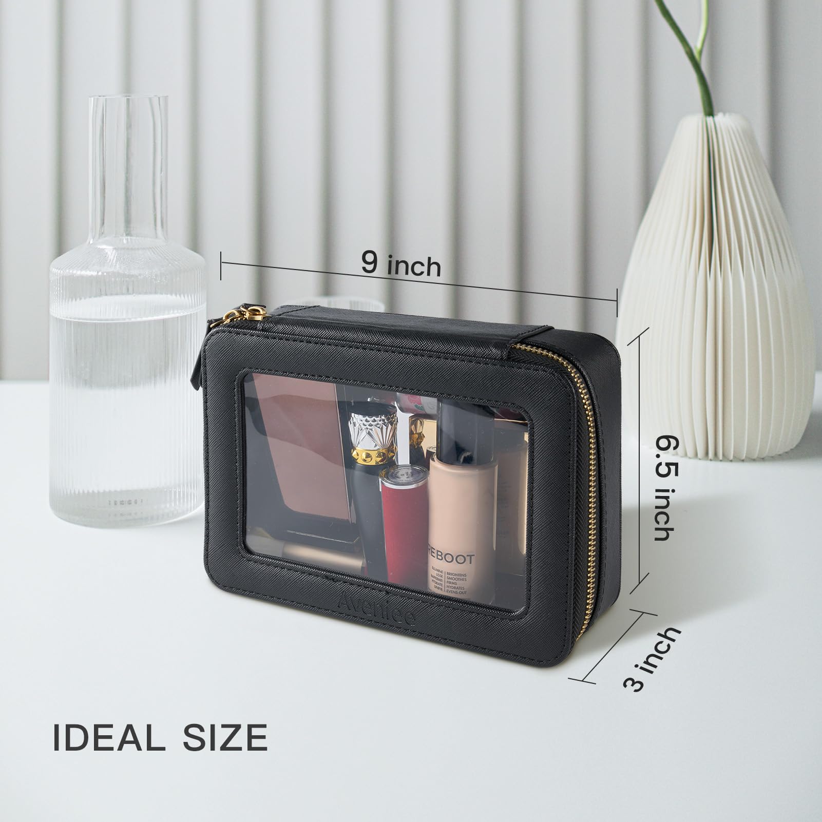 Aveniee gold zipper detail on the premium makeup bag for a refined touch.