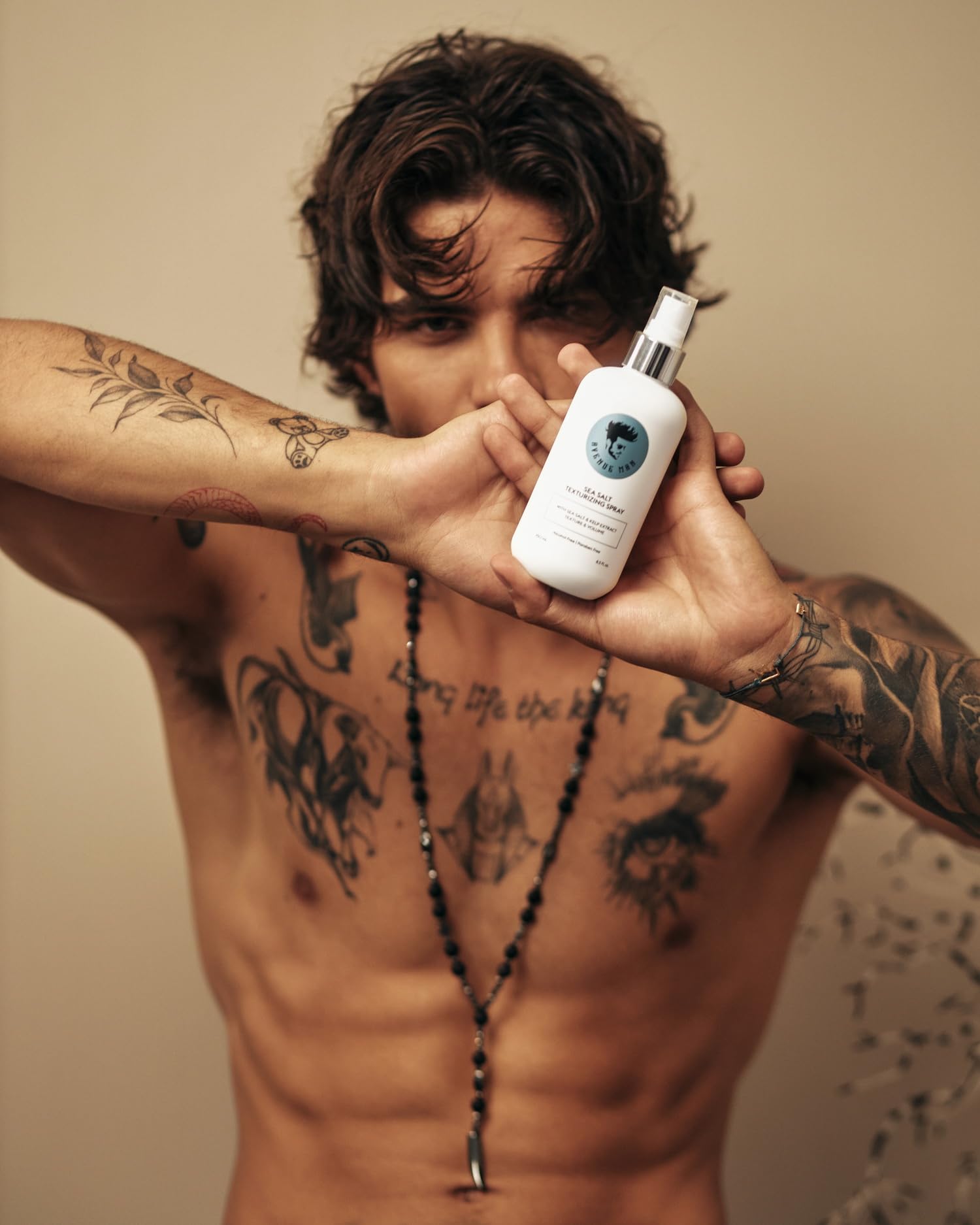 Avenue Man spray para cabello fino aportando volumen y definición