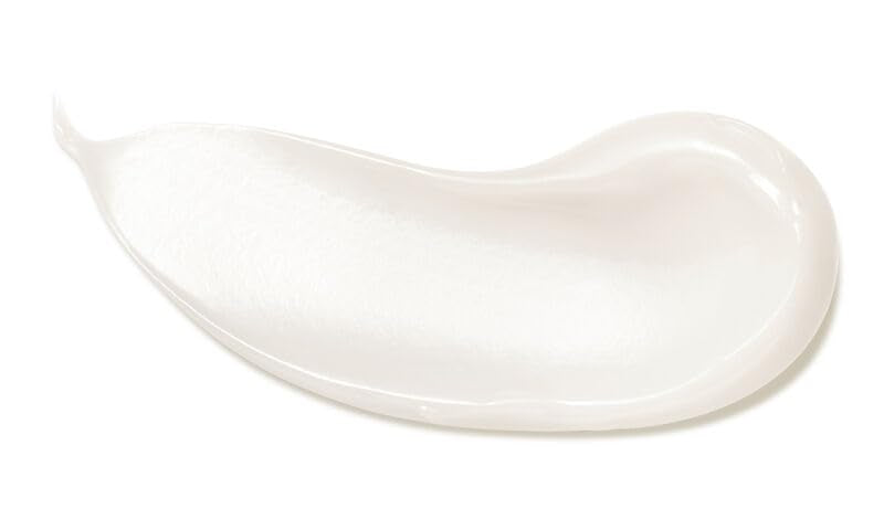 Mujer aplicando AVON Anew levantador de ojos.
