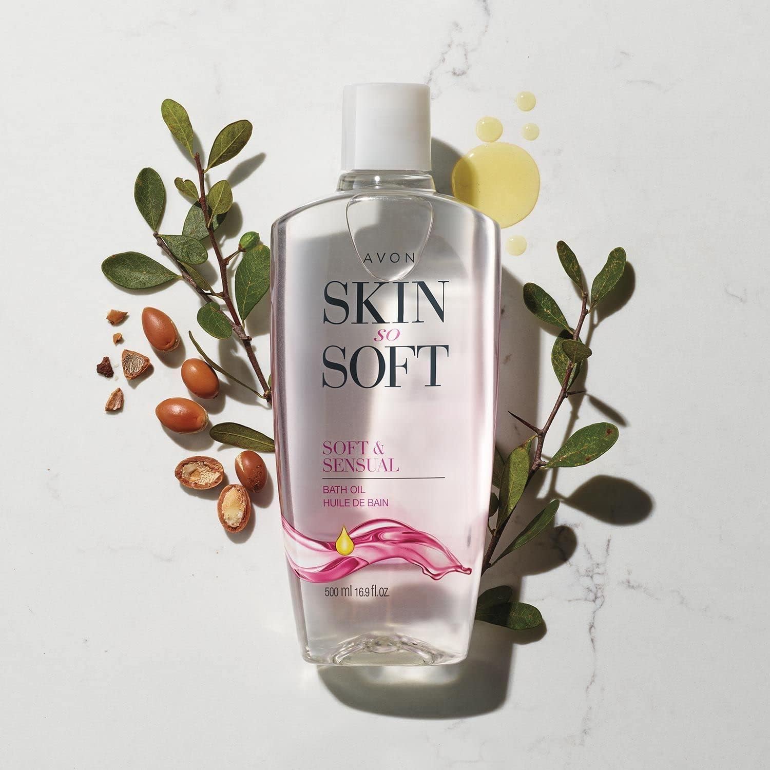 Aplicación suave del aceite corporal AVON para piel suave y nutrida.
