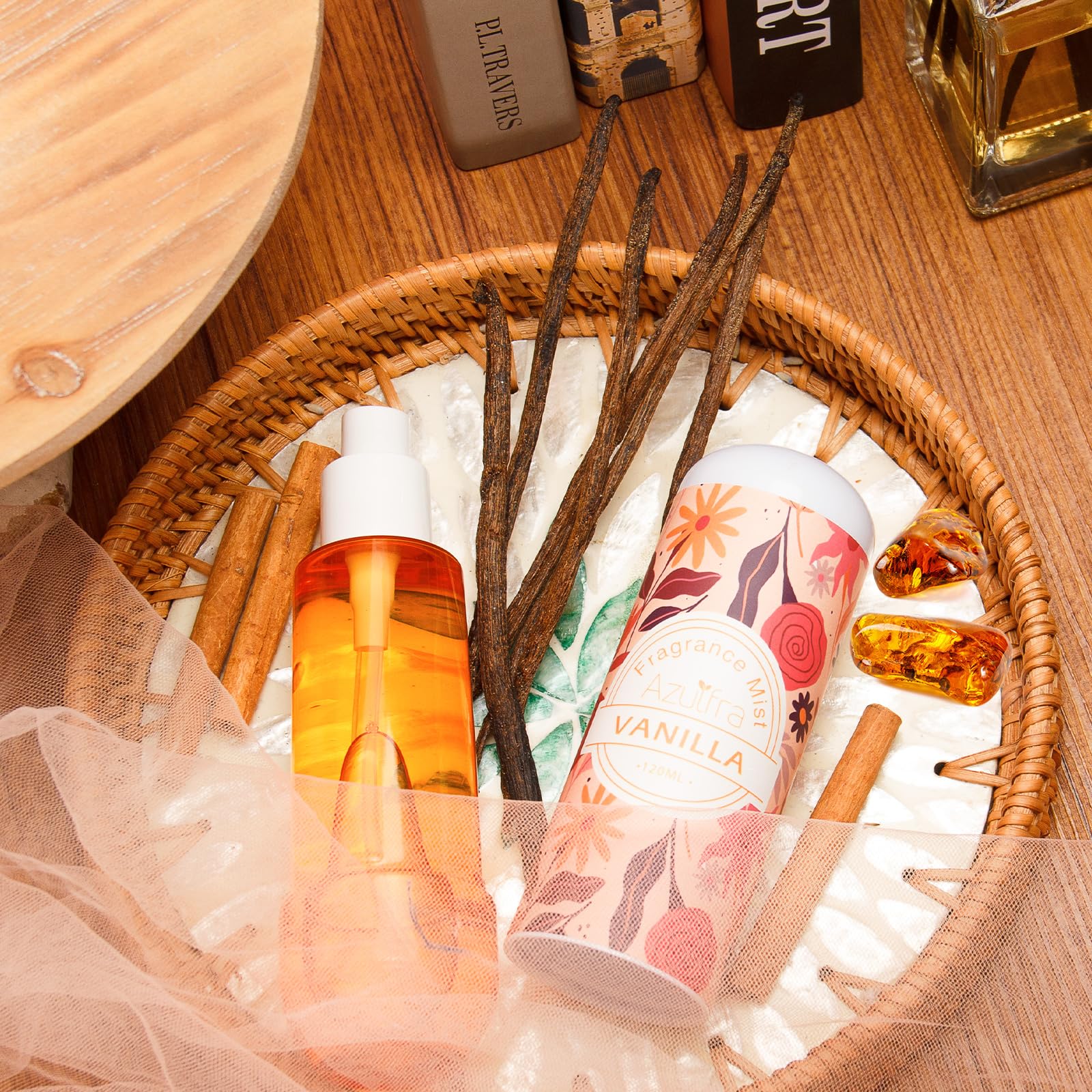 Azulfra mid notes blend cashmere softness with balsamic warmth for a cozy heart.