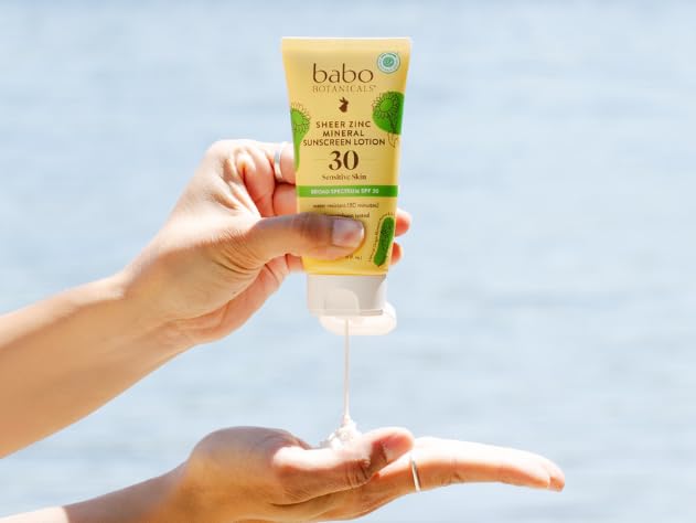 Ingredientes vegetales y Nutri-Soothe en crema de Babo Botanicals.