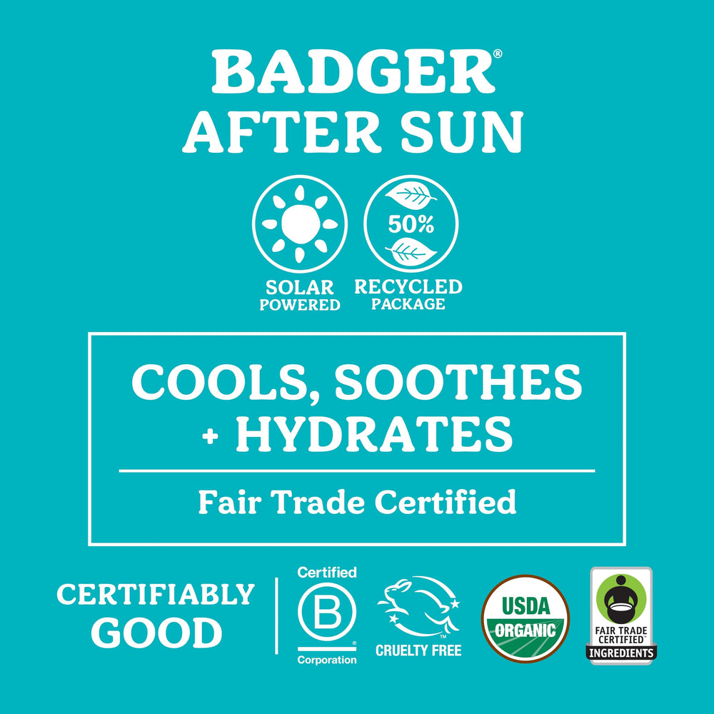 Aplicación en cuerpo del bálsamo AfterSun Badger para hidratación duradera