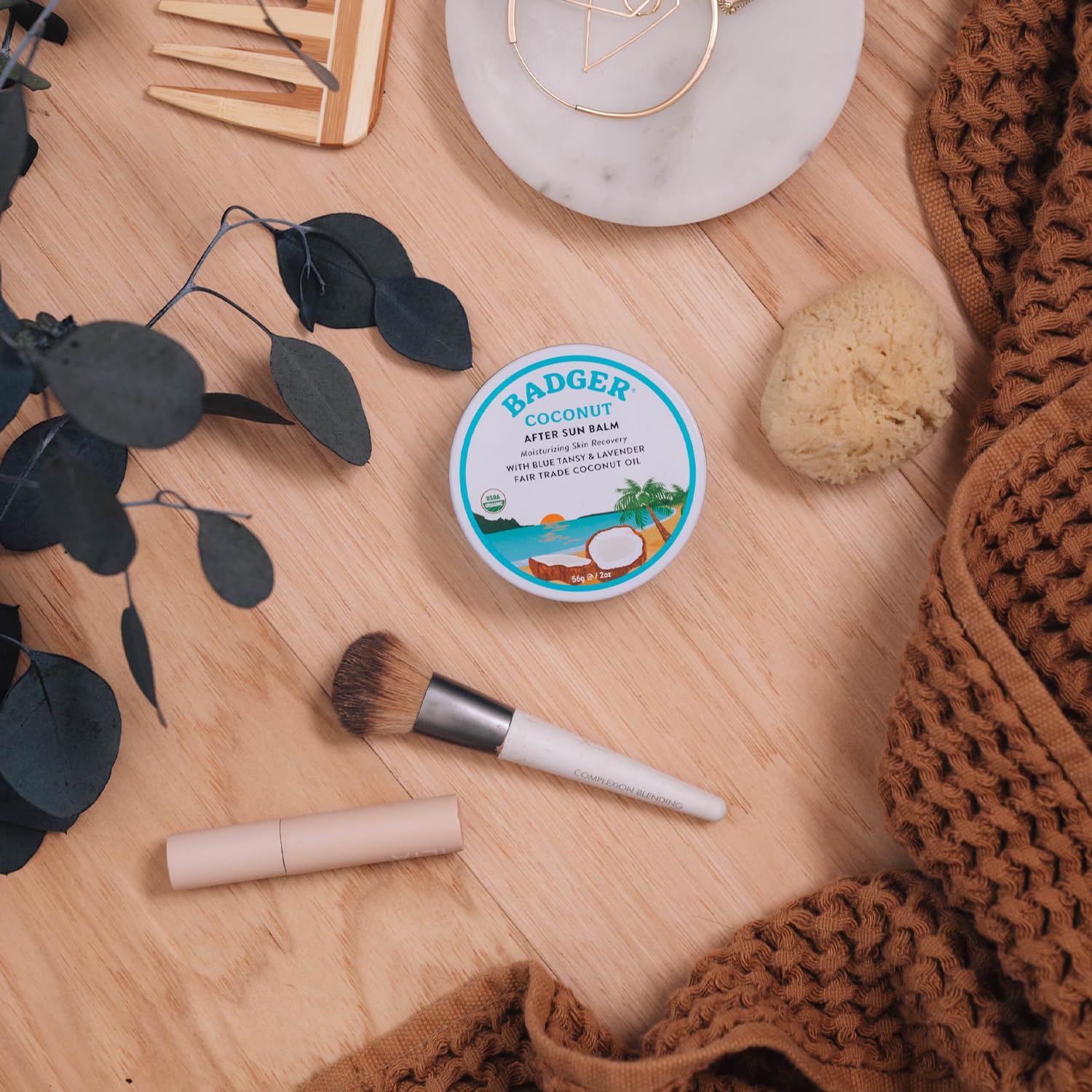 Envase metálico eco del bálsamo AfterSun Badger con energía solar