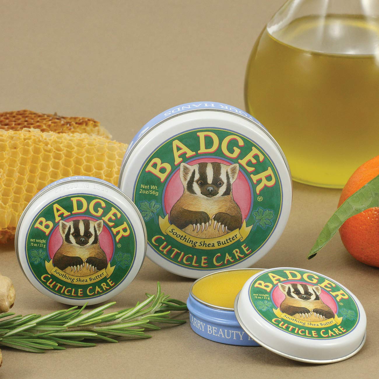 Badger crema de cutícula en envase reciclable, cuidado sostenible en casa.