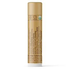 Aplicación suave del bálsamo Badger para labios secos y sensibles.