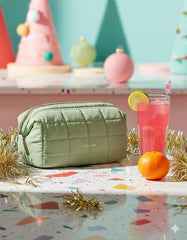 BAGSMART puffed makeup bag in soft taslan fabric for daily use.