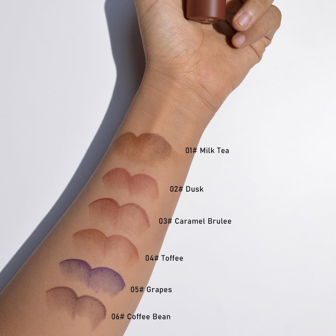 BAISEN DIARY Gradient lip set in travel-friendly case for on-the-go touch-ups.