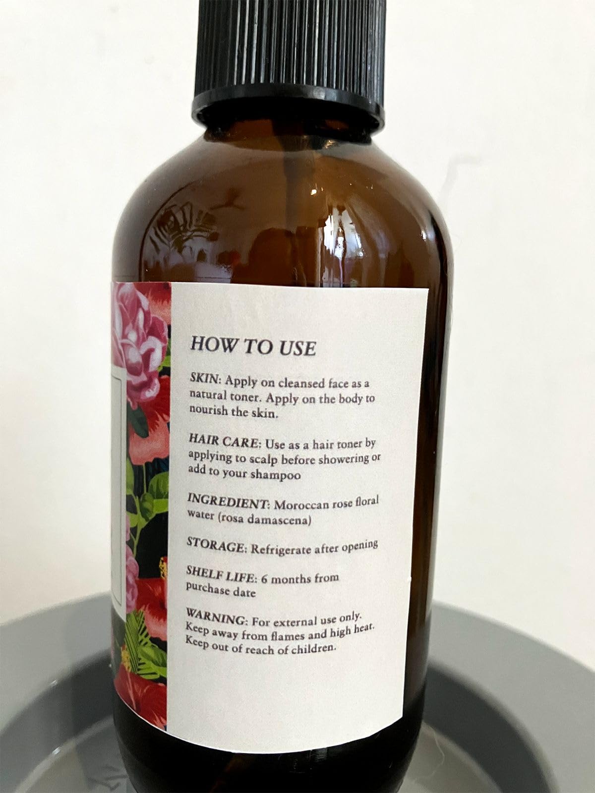 Producto vegano y limpio de Baja Basics Rose Water Spray.