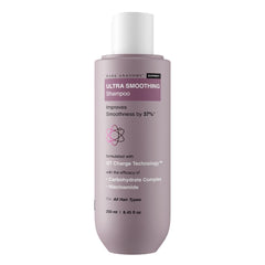 Bare Anatomy Ultra Suavizado Champú: textura visible y cabello suave y sedoso.