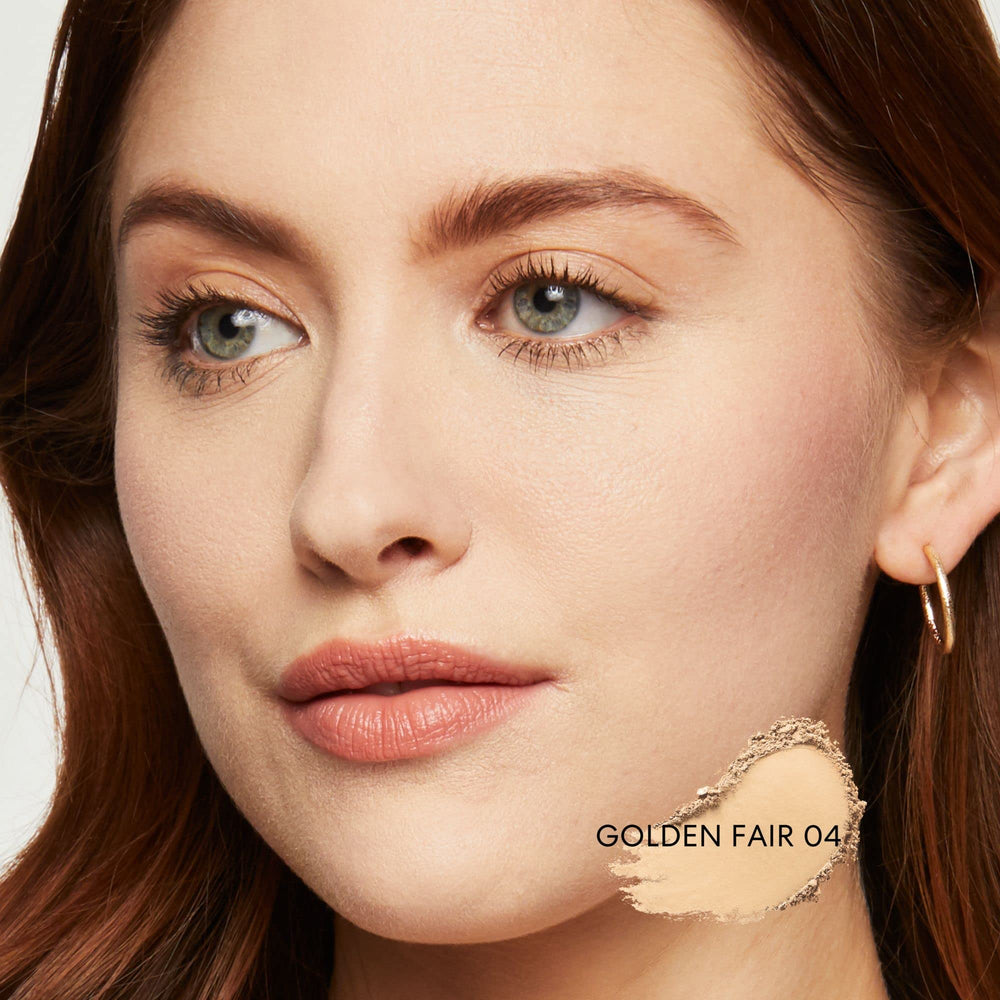 bareMinerals Original Loose Powder Foundation applying on the face for even tone