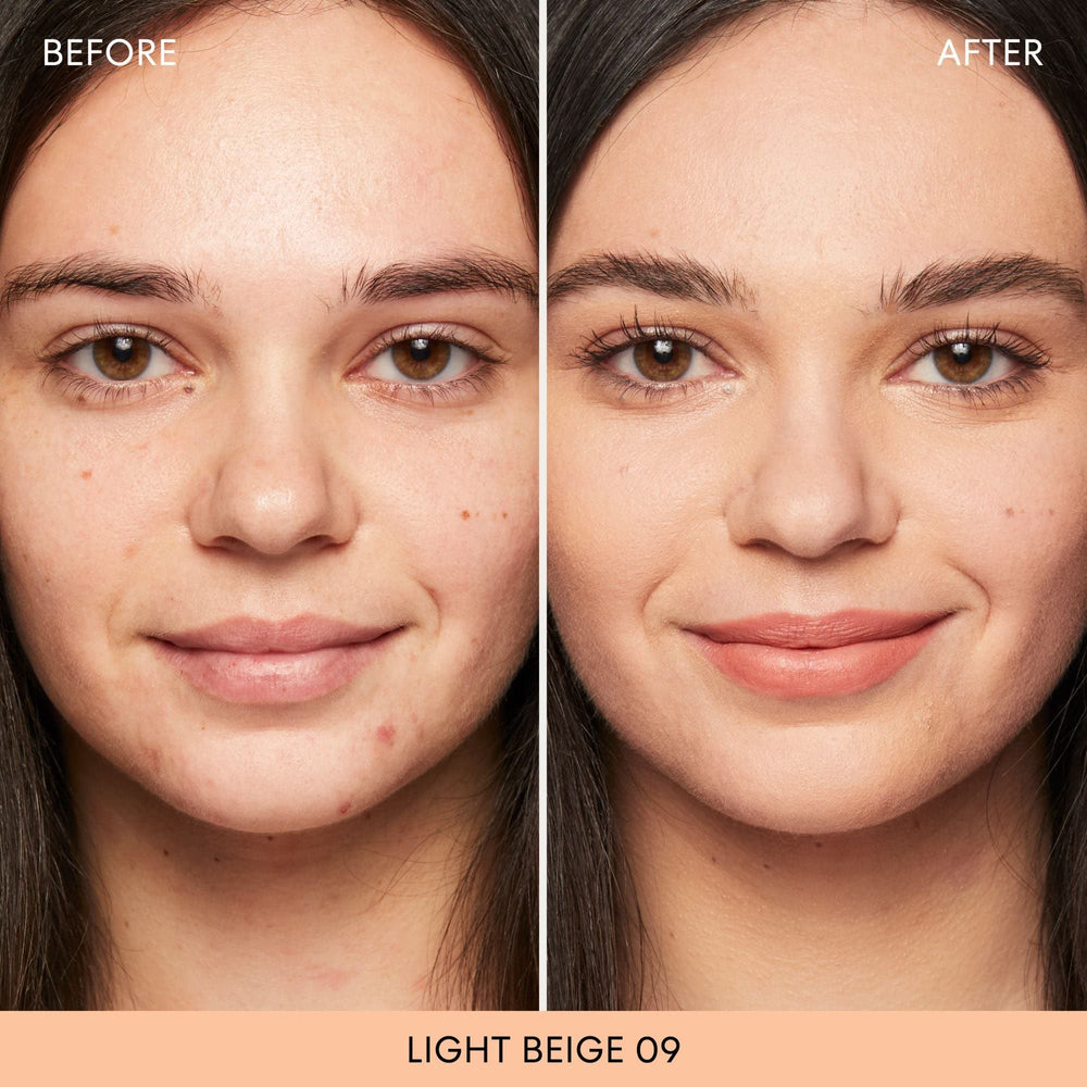 BareMinerals texture close-up shows talc-free, lightweight powder for seamless blend.