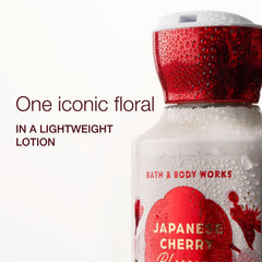 Loción ligera Bath & Body Works Japanese Cherry Blossom, textura que se absorbe rápido.