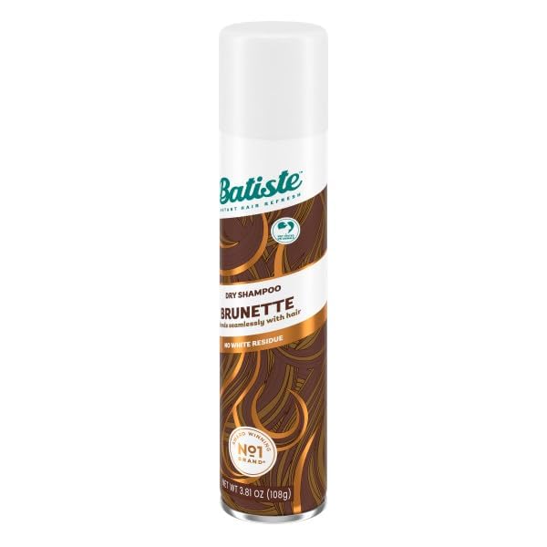 Cabello tras la aplicación de Batiste Champú Seco Marrón, aspecto limpio y ligero.