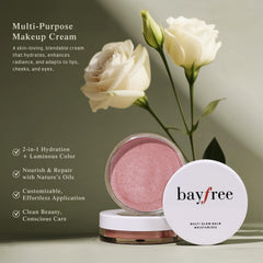 bayfree Multi Glow Balm aplicación con dedos para brillo ligero.