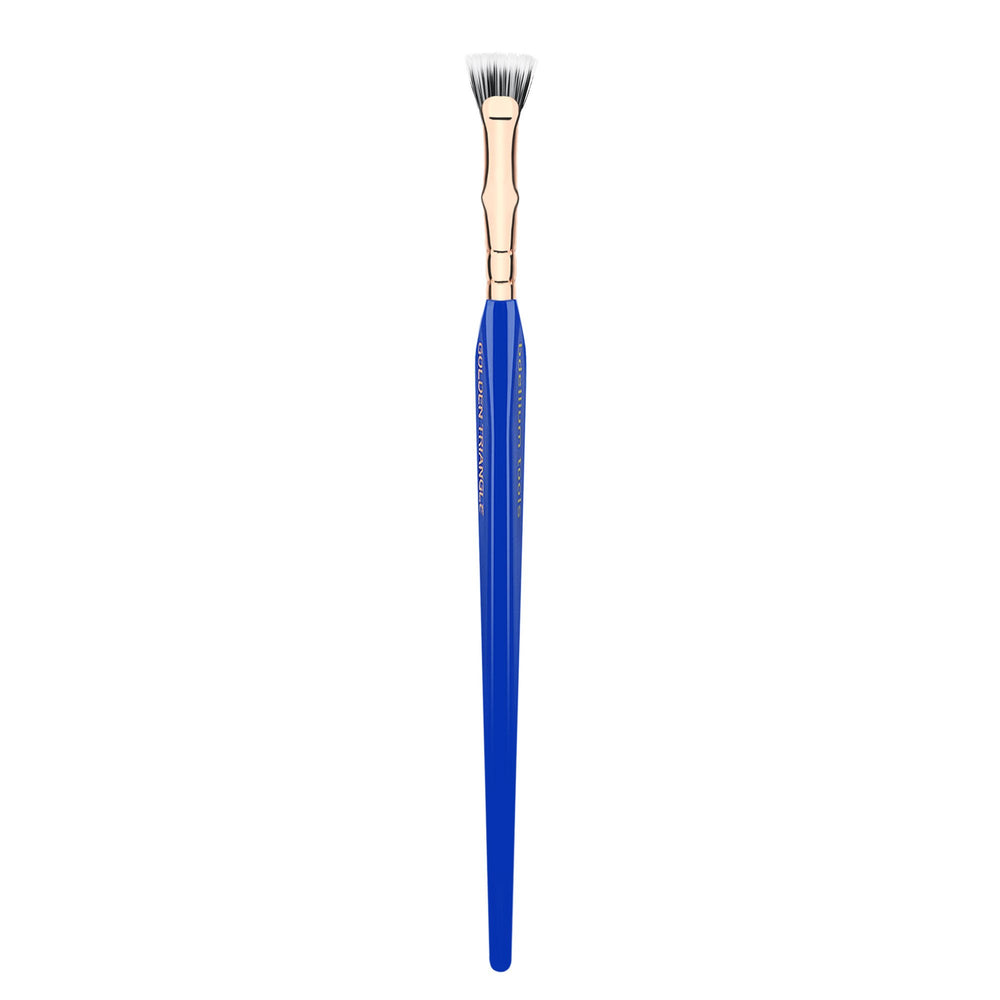 Bdellium mascara brush reaches lashes for defined upper lashes.