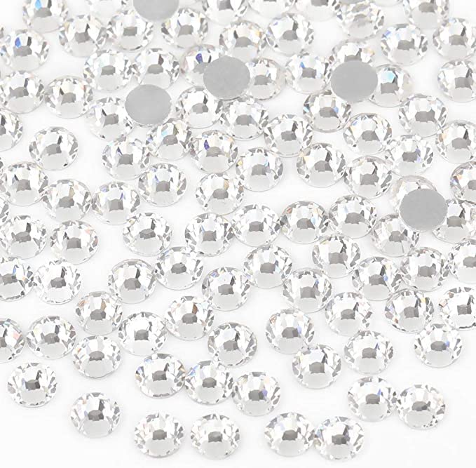 Beadsland cristales SS20 en primer plano, destellos claros para decoraciones.
