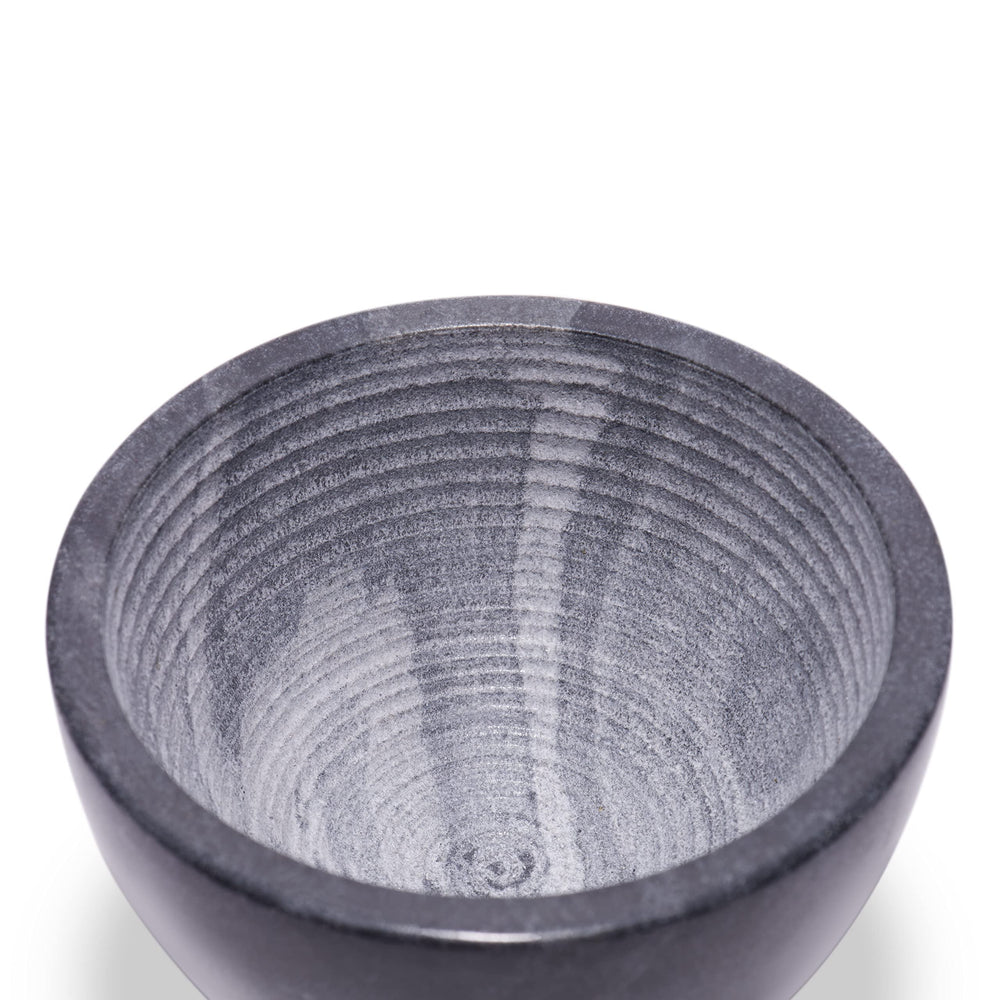 Beau Brummell marble bowl interior grooves aid lather consistency.
