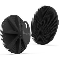 BEAUTAIL silicone body scrubber in hand for comfortable grip and gentle exfoliation