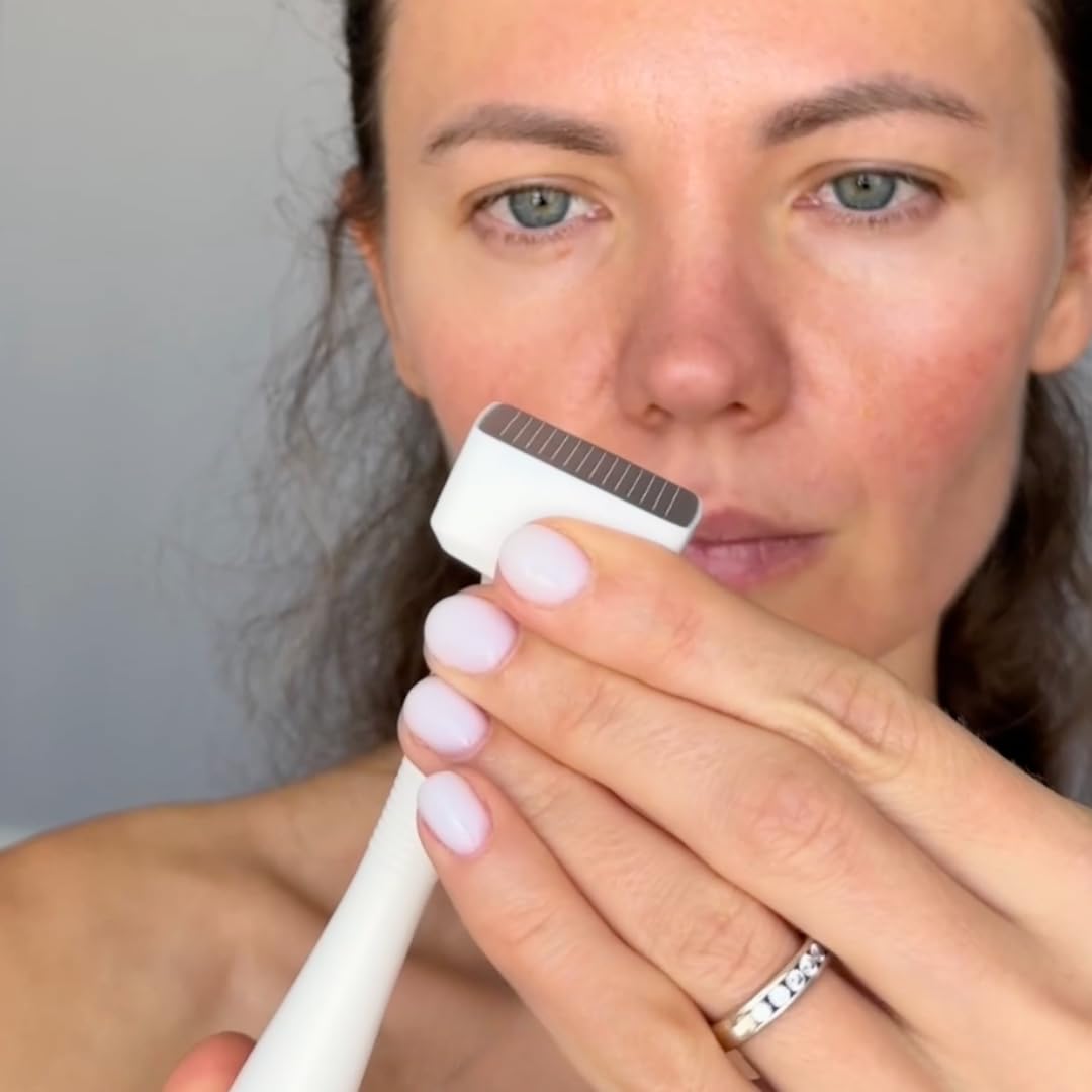Beautimate Derma Stamp skin-detailing tool supports improved texture appearance.