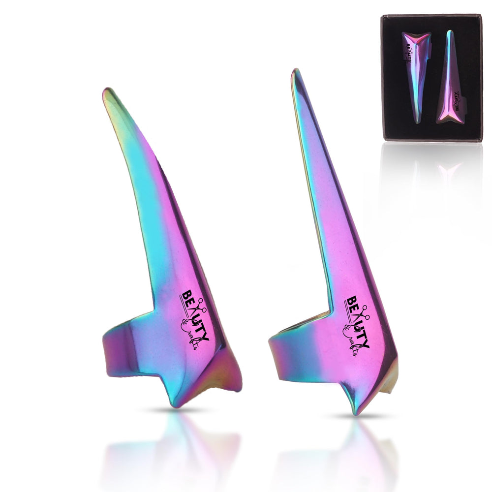 Beauty & Crafts straight ring parting on finger enables precise hair sections.