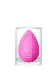 Beautyblender Original Pink sponge for flawless, streak-free foundation and concealer blending.