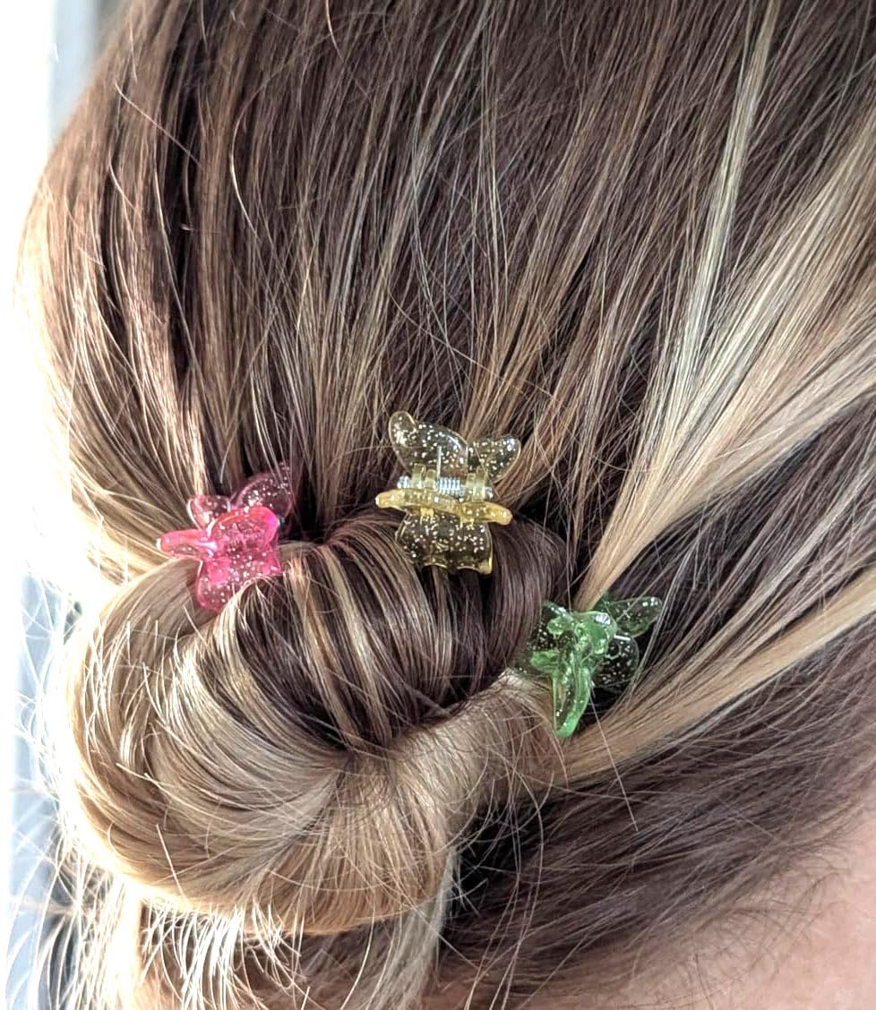 Pinza BEBEEPOO mariposa glitter versátil para looks diarios.