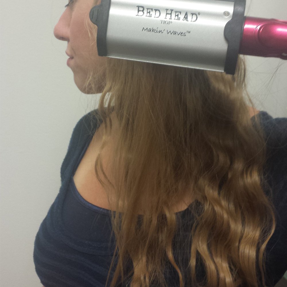 Bed Head Making Waves Waver Tourmaline Ceramic Technology boosts shine and smooths frizz.