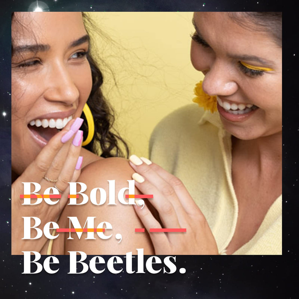 Beetles Gel Polish neutro en manos con uñas pulidas