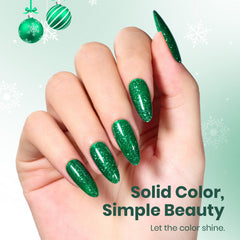 Beetles muestra gel verde esmeralda con brillo para uñas deslumbrantes.
