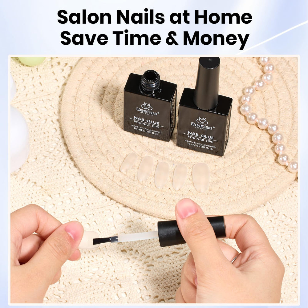 Beetles pegamento uñas claro sin amarillamiento para look natural.