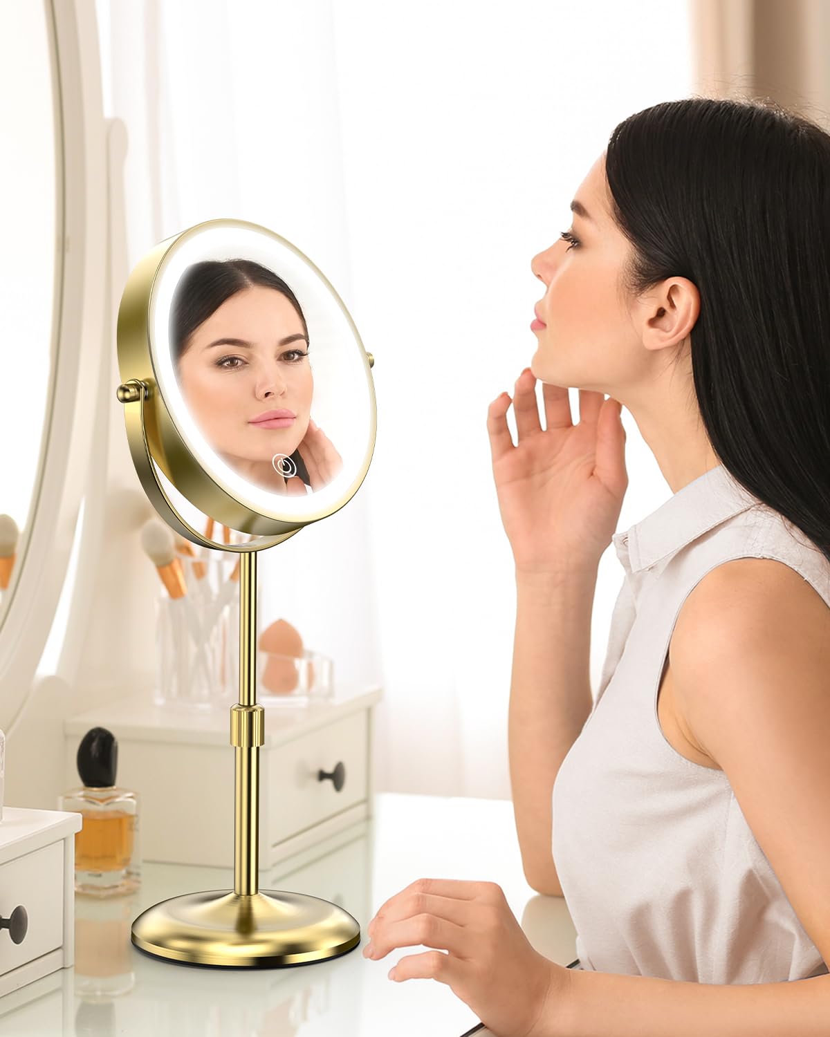 Benbilry lighted makeup mirror demonstrates a cordless design for travel use