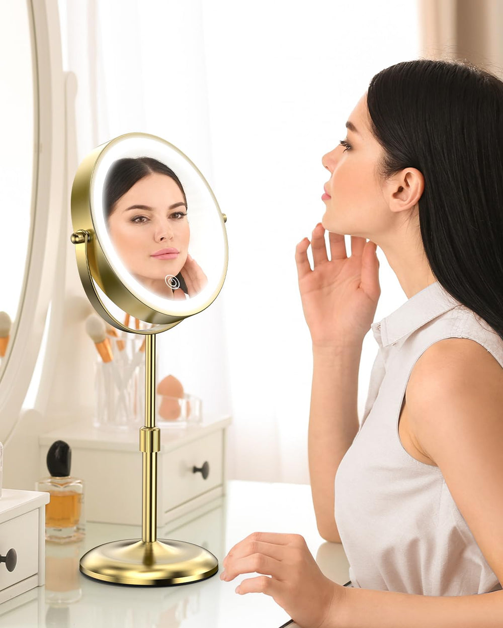 Benbilry lighted makeup mirror demonstrates a cordless design for travel use