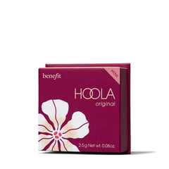 Benefit Hoola Mini brocha suave para una aplicación uniforme.
