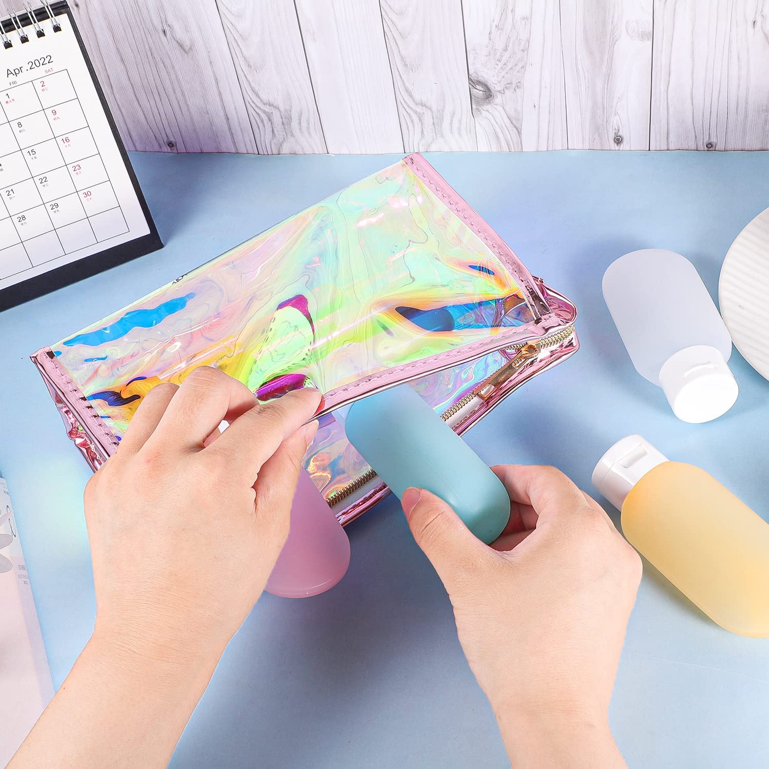 BESARME holographic bag serves as bridesmaid party favor with practical style.